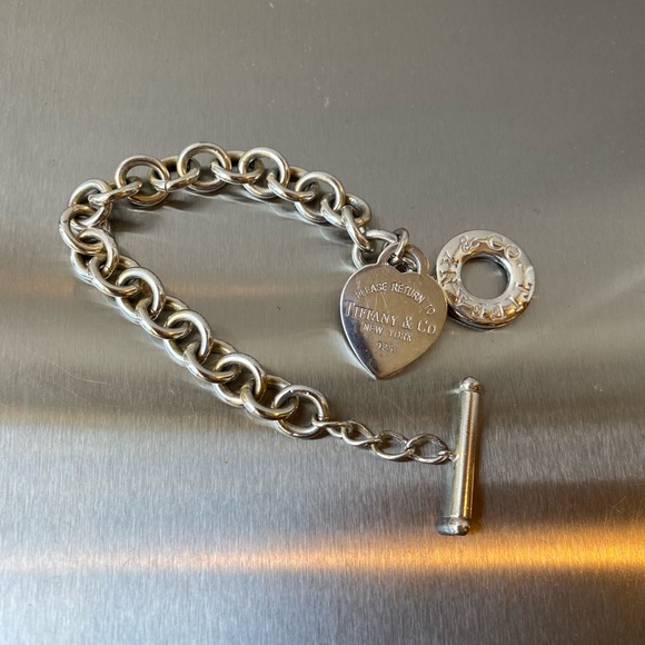 Tiffany Heart Tag Toggle Bracelet - Picture 3 of 7